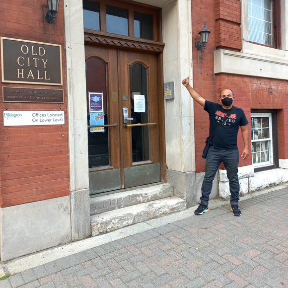 Meet your Posher, Carlos - Picture 2 of 5